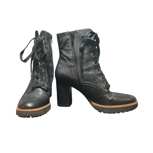 Heeled leather heeled boots - Picture 2 of 9